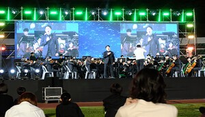 가을밤을 물들인 클래식 선율…거제필하모닉오케스트라 ‘파크콘서트’ 성황