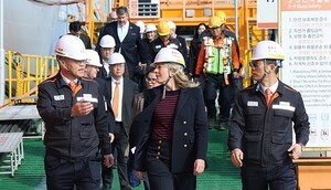 캐나다 산업부 장관, 한화오션 거제사업장 방문